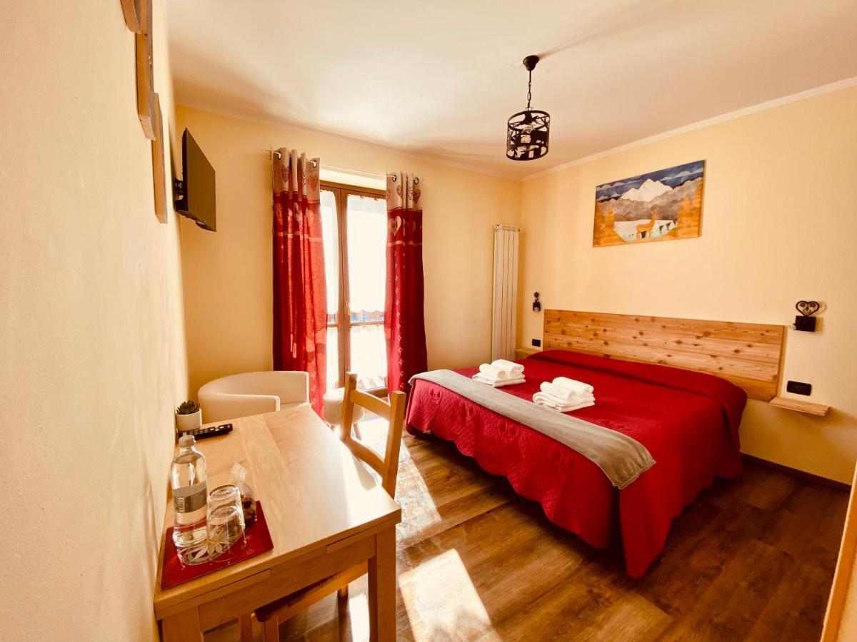 Hotel Piccolo Chalet Claviere Ngoại thất bức ảnh