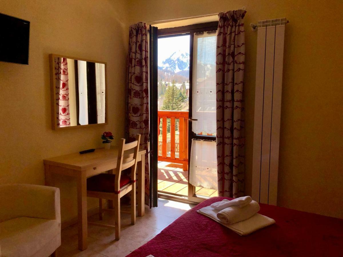 Hotel Piccolo Chalet Claviere Ngoại thất bức ảnh